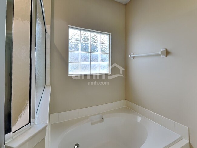 Building Photo - 2711 Salina Ct