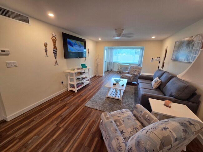 Building Photo - 5111 SE Miles Grant Rd