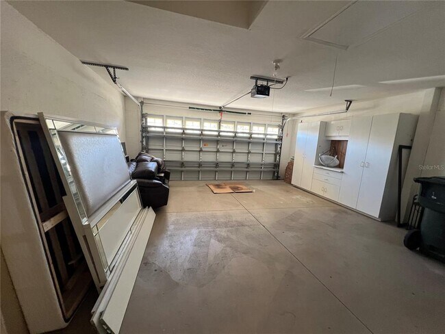 Building Photo - 4665 Whispering Oaks Dr