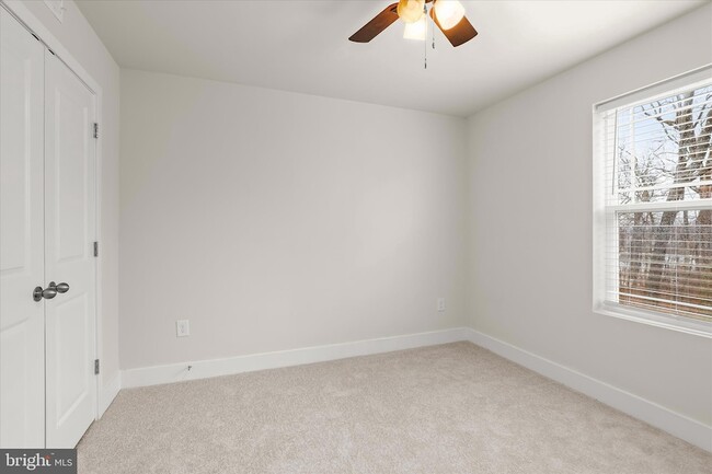 Building Photo - 304 Sweetbay Rd