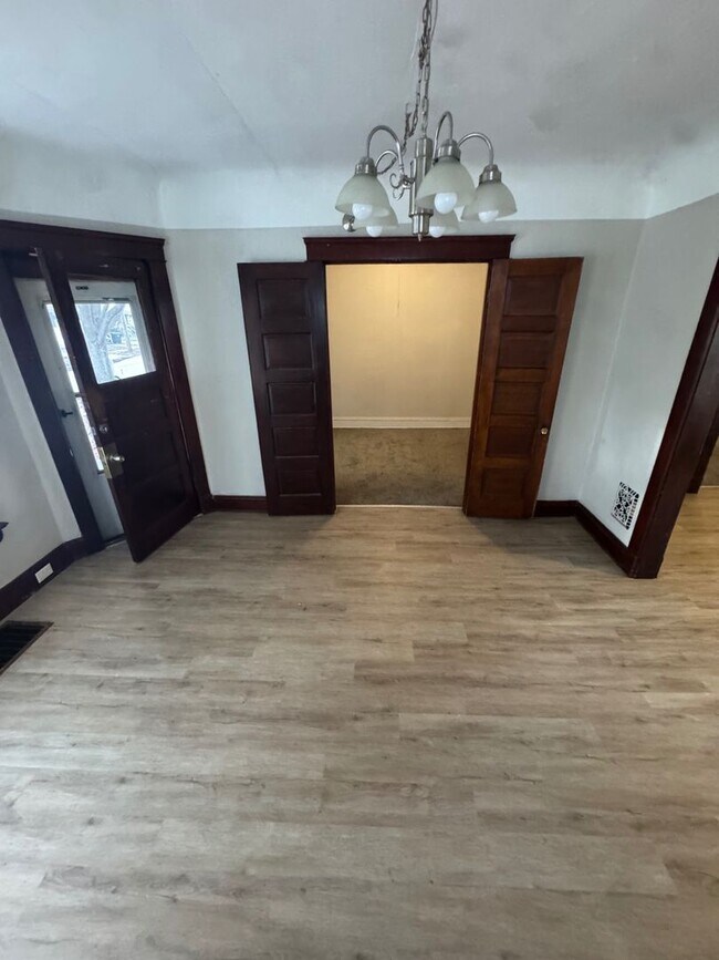 Building Photo - 3245 W 99th St