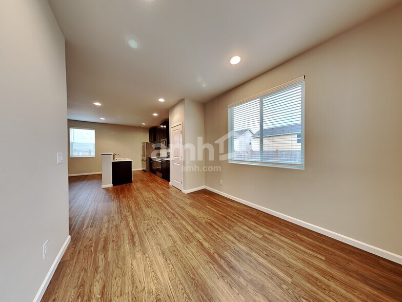 Building Photo - 218 Jasmine Ln