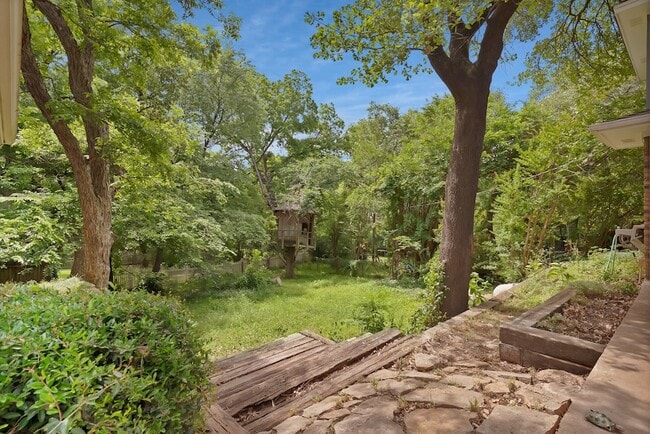 Building Photo - 4219 Oak Springs Dr