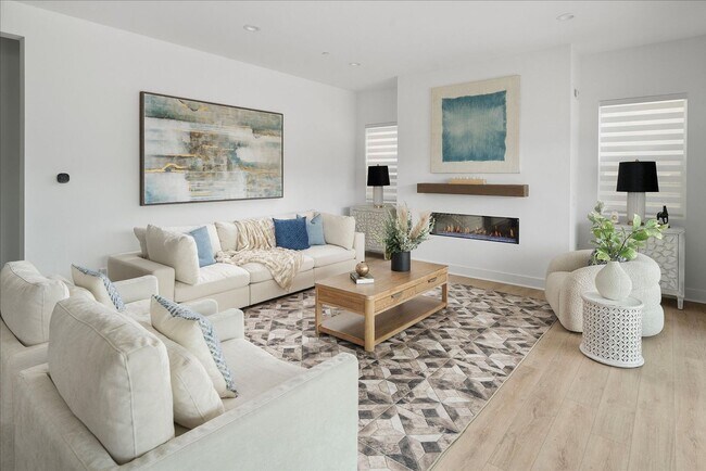 Building Photo - Model-Perfect 5 Bedroom Home in Valencia!