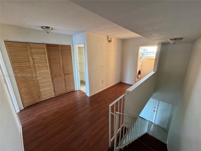 Building Photo - 9351 Fontainebleau Blvd