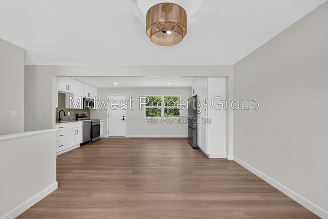 Building Photo - 13 S Perry Cir