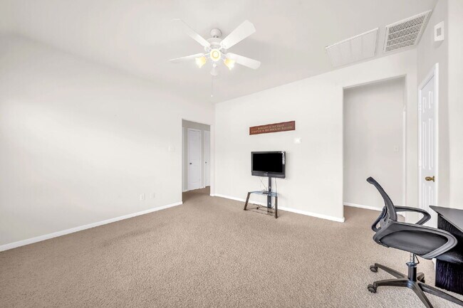 Building Photo - A beautifully maintained 3 bedroom, 2.5 bath home offering modern comfort in a quiet, desirable c...