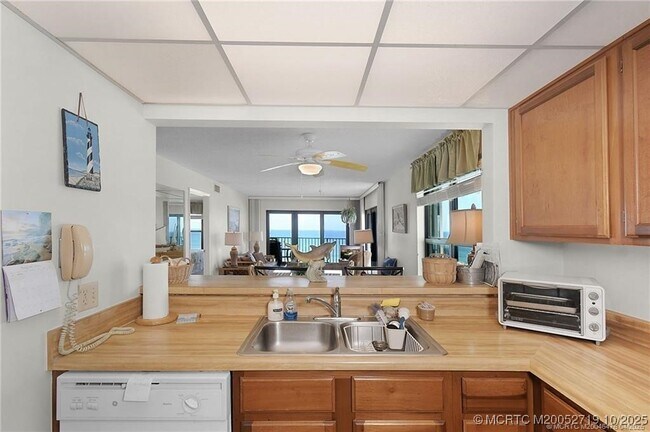 Building Photo - 10200 S Ocean Dr