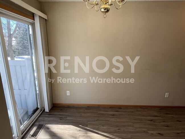 Building Photo - Available August 8 - 2 Bed/1.5 Bath Townhome in Prior Lake
