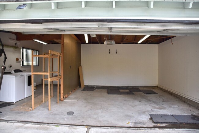Building Photo - Beautiful spacious Home