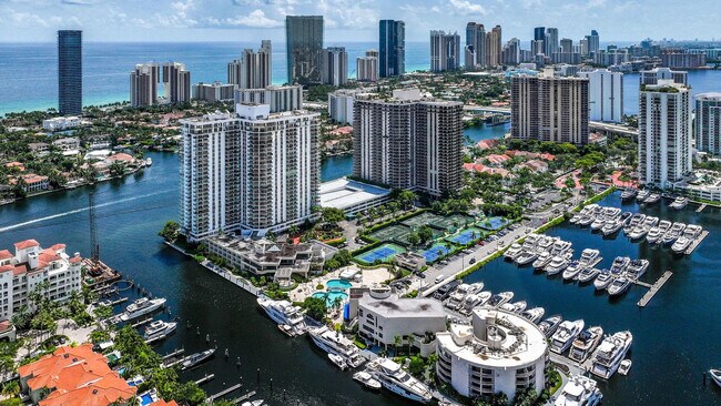 Building Photo - 19707 Turnberry Way