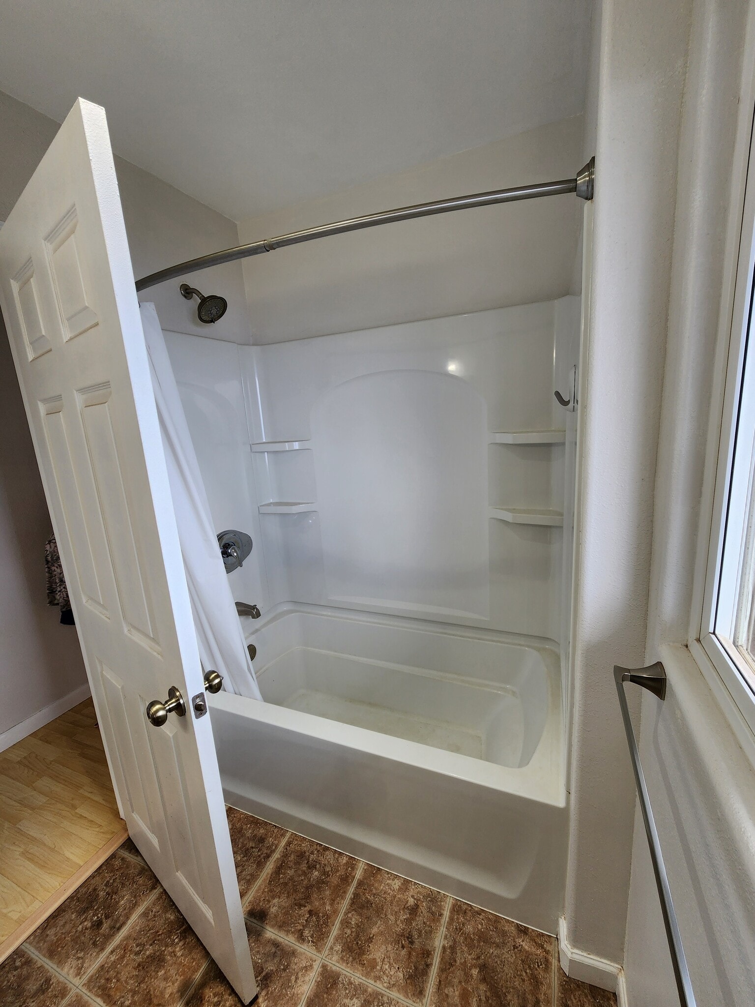 Guest Bathroom w/ Tub - 1464 Pulehuiki Rd
