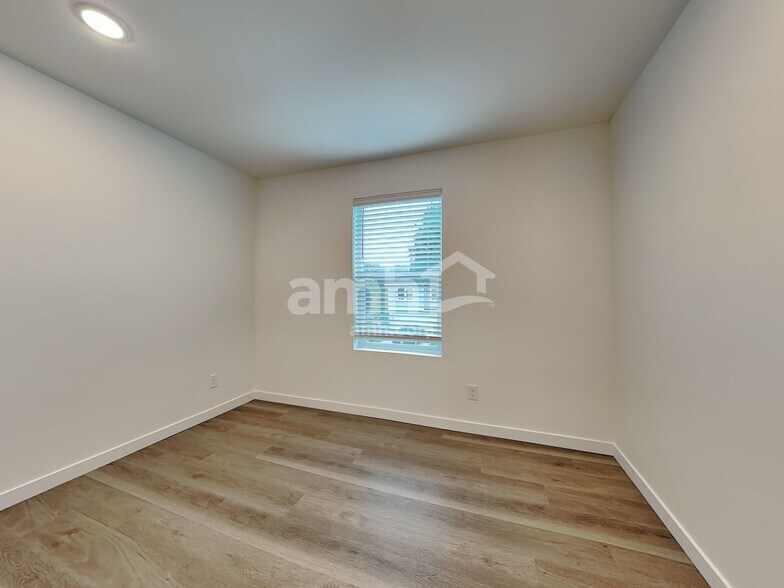 Building Photo - 5003 Washington St SE