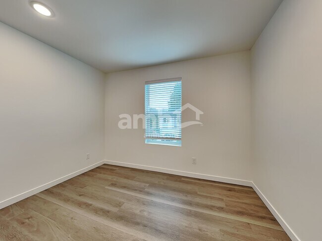 Building Photo - 5003 Washington St SE