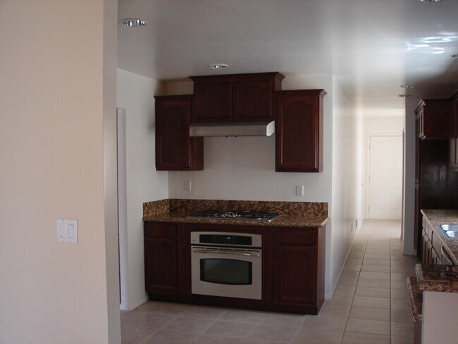 Kitchen cooktop - 6302 S Rimpau Blvd