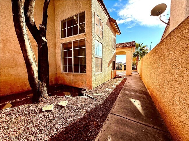 Building Photo - 8436 Orchard Ridge Ave