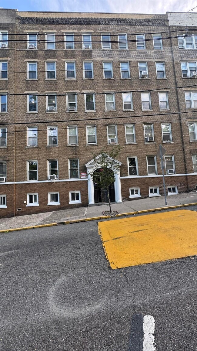 Building Photo - 325 79th St