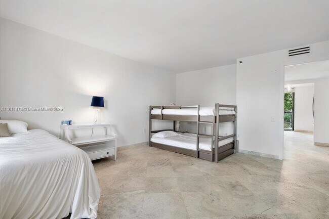 Building Photo - 2575 S Bayshore Dr