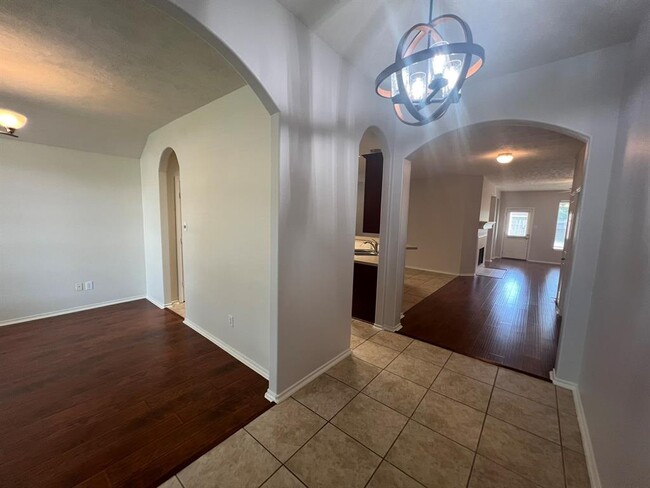 Building Photo - 21723 Chanas Ct