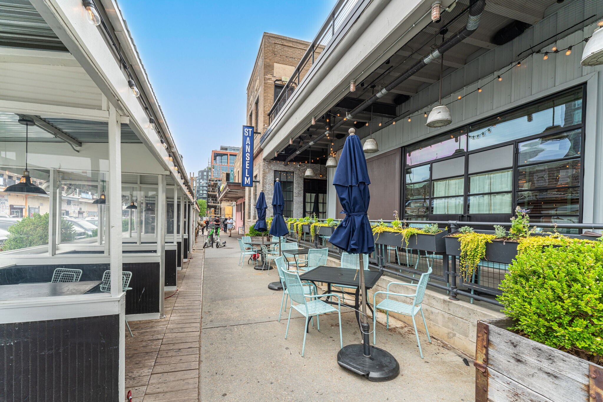 Award-winning St Anselm steakhouse close by! - 602 14th Pl NE