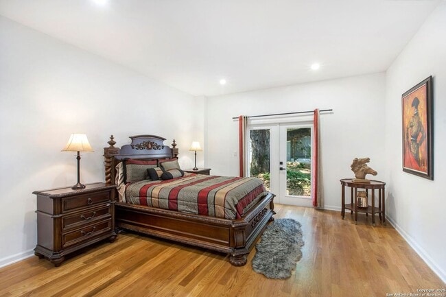 Building Photo - 423 College Blvd