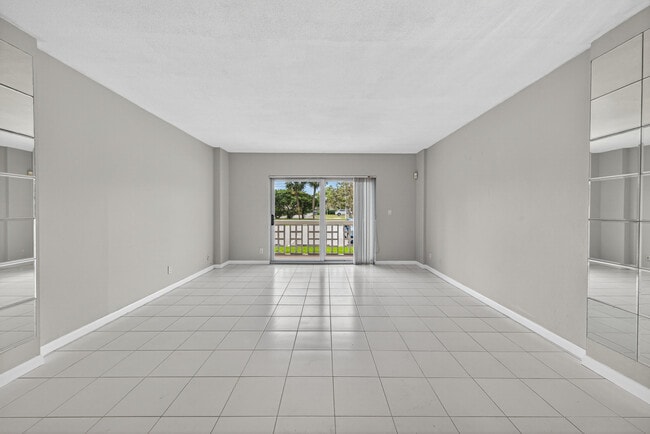 Building Photo - 1831 NE 38th St