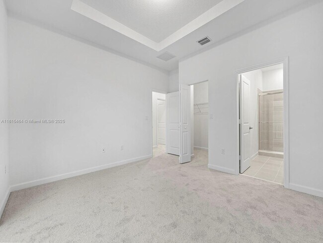 Building Photo - 682 SE 14th St