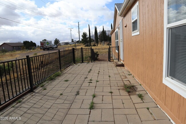 Building Photo - 5181 E Shirley Dr