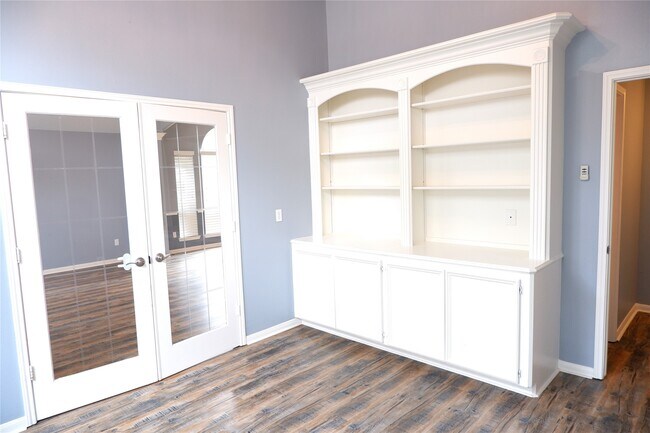 Building Photo - 2614 Parkbriar Ln