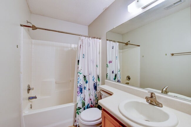 Building Photo - 214 Jouster Way