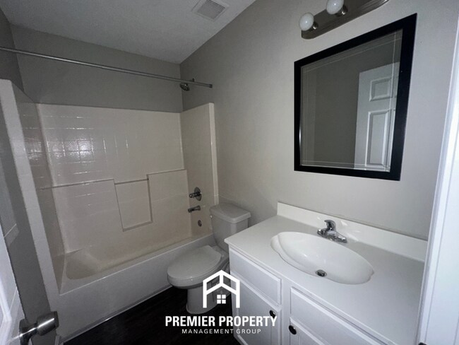 Building Photo - Stunning 3BR/2BA Arlington Home with Vaulted Ceilings, Luxury Bath & 2-Car Garage!