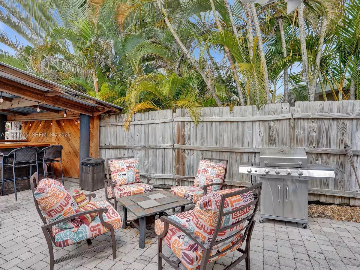 Building Photo - 2525 Gulfstream Ln