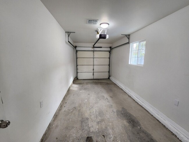 Building Photo - Renovated Beauty with a full-service Casita