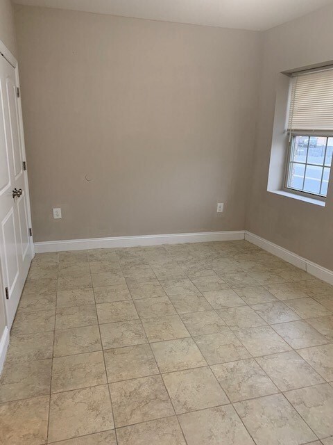 Building Photo - 663 Summit Ave