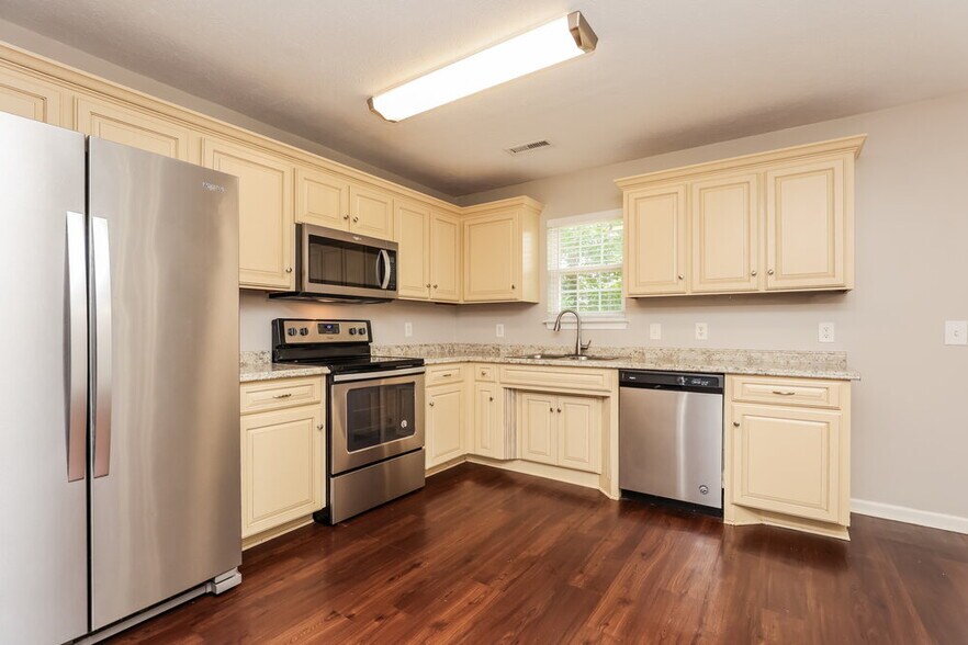 Building Photo - 222 Hermitage Dr