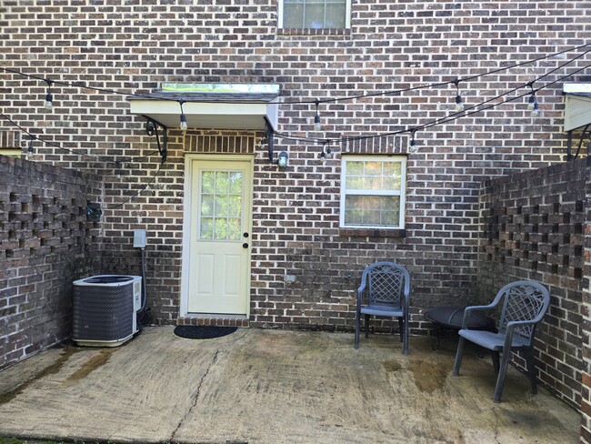 Building Photo - 2206 Anderson Rd