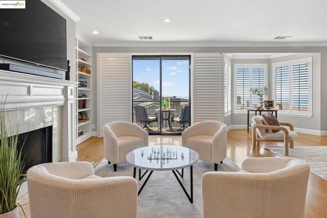 Building Photo - Four Bedroom Home with Panoramic Views