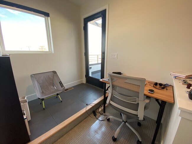 Building Photo - 2400 S Delaware St