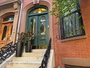 Building Photo - 36 Upton St