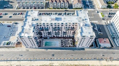 Building Photo - 100 W Broadway