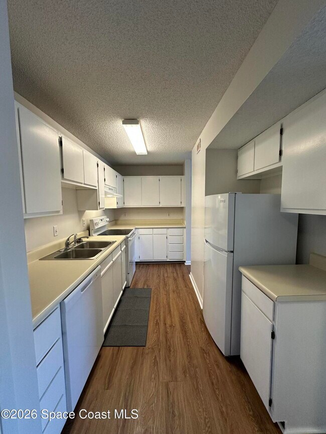 Building Photo - 3535 Sable Palm Ln