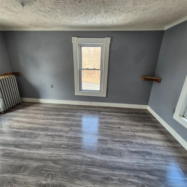 Building Photo - 235 Downs St