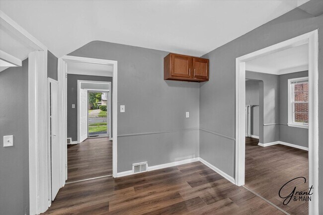 Building Photo - 17400 Huntington Rd
