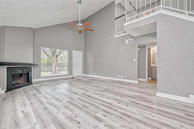 Building Photo - 9831 Orangevale Dr