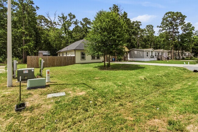 Building Photo - 16529 Kingsbury Dr
