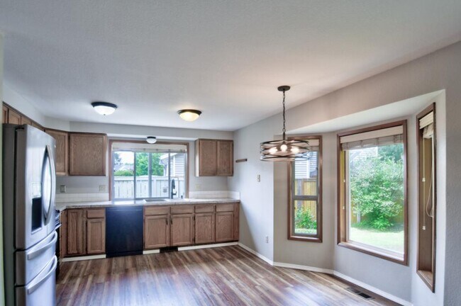 Building Photo - 6120 60th Ct SE