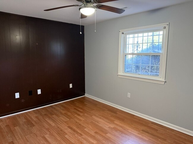 Building Photo - 13100 Cabinwood Dr