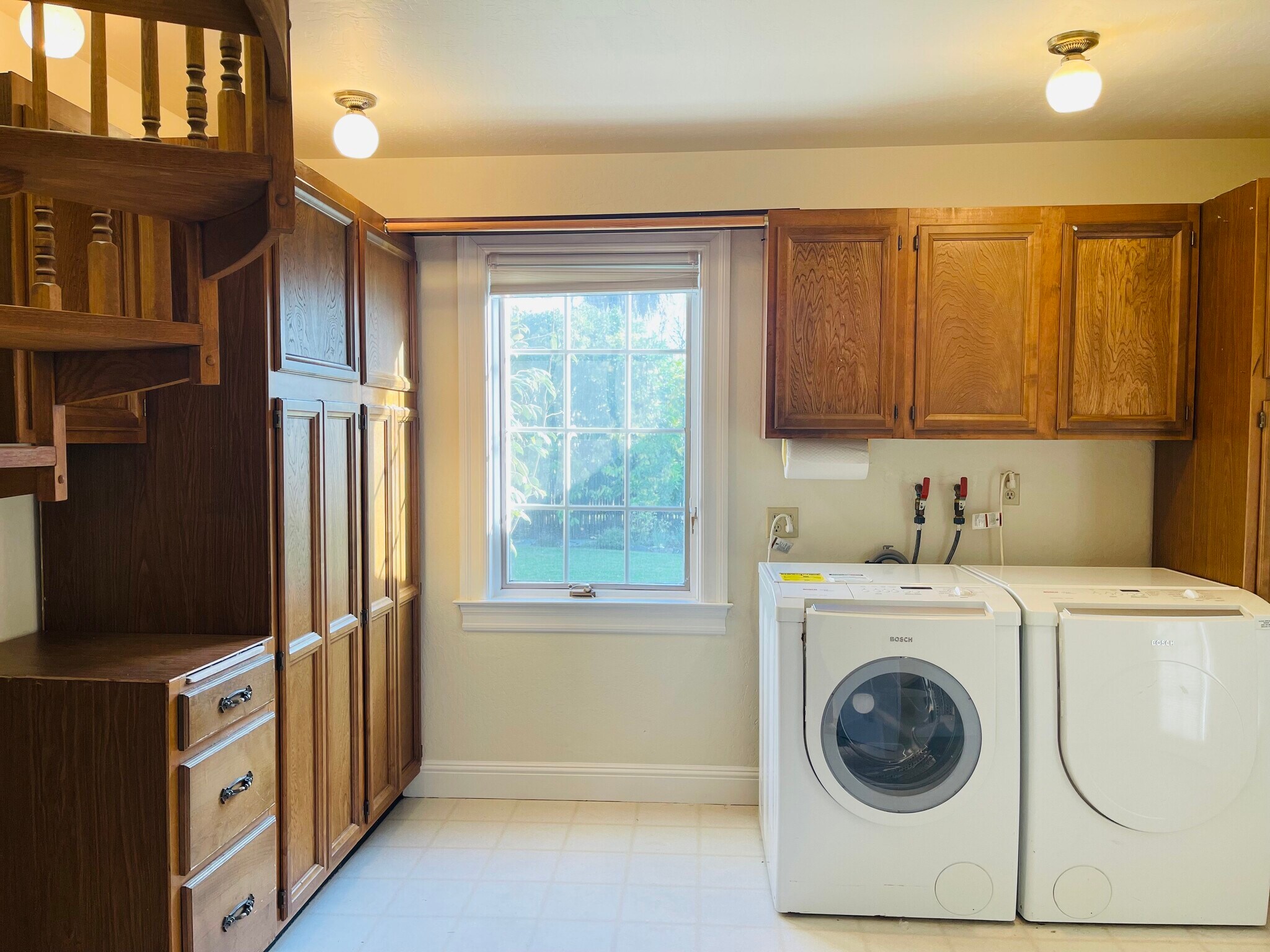 Building Photo - 200 Iris Way