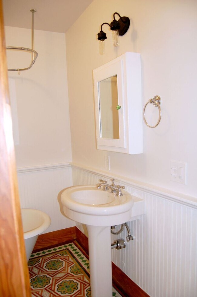 Building Photo - FIGUEROA