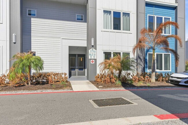 Building Photo - 7770 Sandy Ridge Dr